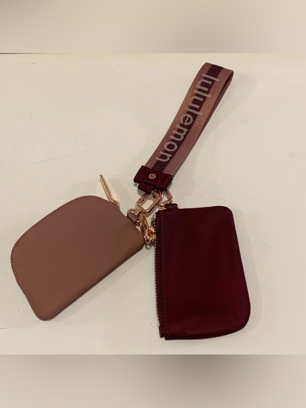 lululemon athletica Dual Pouch Wristlet Wordmark Spiced chai/Garnet/Flush Pink - Picture 5 of 6